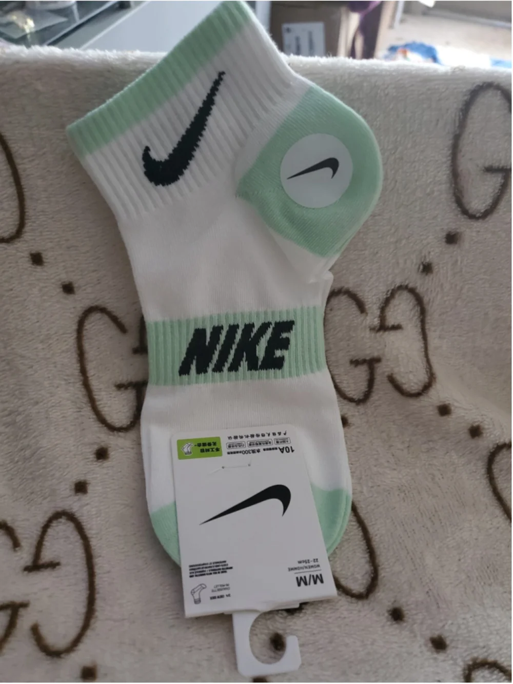 Women's Nike Crew White and Green socks women size 7-9